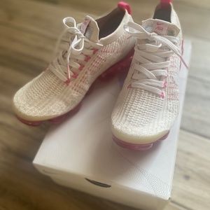 Nike vapor max Pink and White
